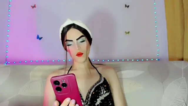 TatiGil online show from July 24, 2026, 7:54 pm