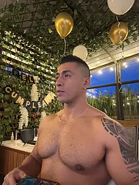 aaroncolombia online show from April 8, 2026, 11:28 pm