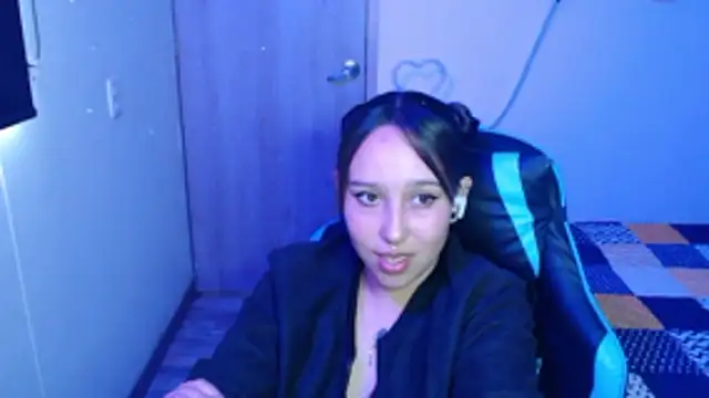 Skarlet Adams28 online show from March 10, 2026, 7:29 pm