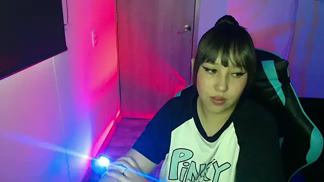 Skarlet Adams28 online show from April 16, 2026, 8:42 pm