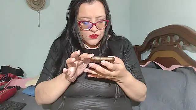 Snapshot of esmeralda-delmar chatting on October 11, 2025, 12:33 am esmeralda-delmar online show from October 11, 2025, 12:33 am