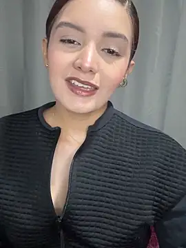 Melanyprada online show from April 8, 2026, 4:47 am