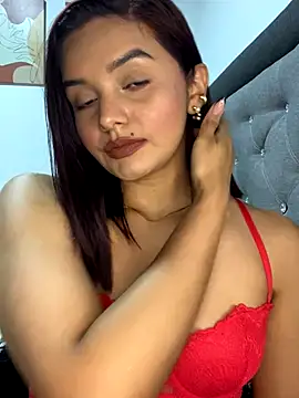 Melanyprada online show from November 28, 2025, 4:23 am