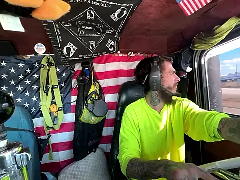 XMeF10 online show from January 6, 2026, 6:12 pm