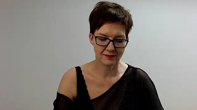 Snapshot of Sofie69Velvet chatting on March 20, 2025, 5:15 pm Sofie69Velvet online show from March 20, 2025, 5:15 pm