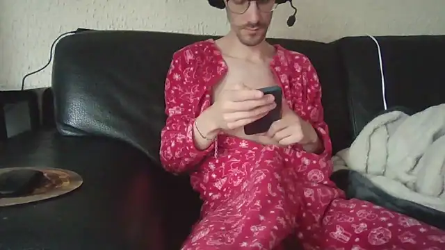 Snapshot of passif520 chatting on February 13, 2026, 1:33 pm passif520 online show from February 13, 2026, 1:33 pm