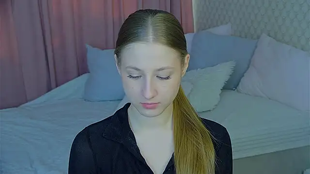 BritneyCruze online show from March 10, 2025, 8:06 am