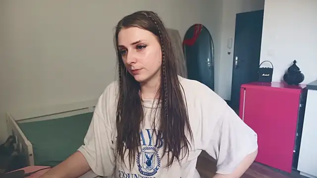 Snapshot of ce_leste__ chatting on February 18, 2026, 9:28 am ce leste online show from February 18, 2026, 9:28 am