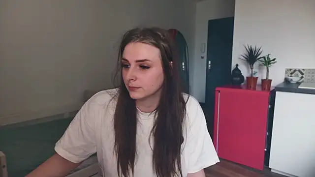 Snapshot of ce_leste__ chatting on February 23, 2026, 11:44 am ce leste online show from February 23, 2026, 11:44 am