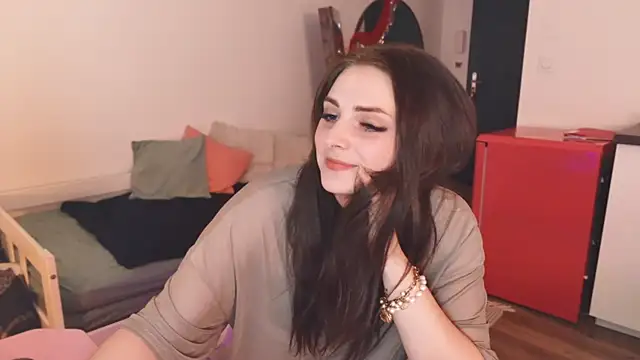 ce leste   online show from November 17, 2025, 5:06 pm