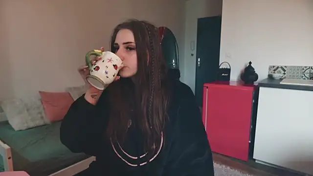 Snapshot of ce_leste__ chatting on February 5, 2026, 2:35 pm ce leste online show from February 5, 2026, 2:35 pm