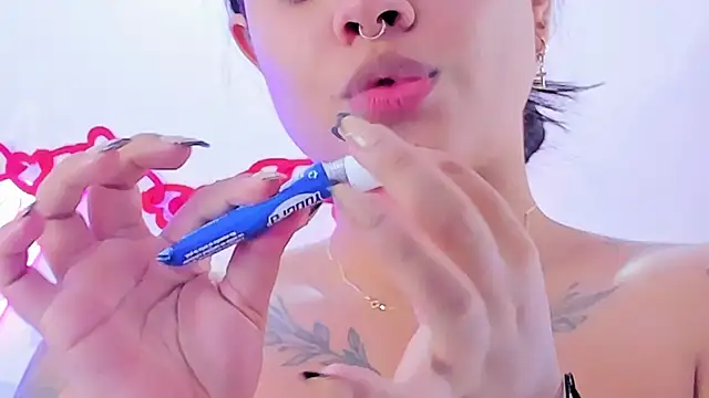 MaddyParisi online show from March 3, 2025, 12:12 am