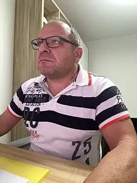 coupleLatinaLovers online show from October 10, 2025, 5:19 am