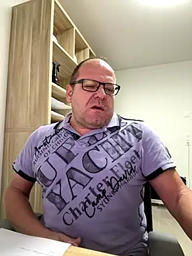 coupleLatinaLovers online show from October 22, 2025, 4:56 am