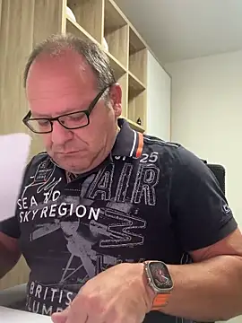 coupleLatinaLovers online show from September 22, 2025, 4:51 am