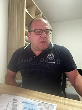 coupleLatinaLovers online show from April 14, 2026, 5:23 am