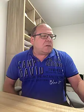 coupleLatinaLovers online show from April 16, 2026, 5:08 am