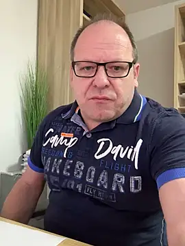 coupleLatinaLovers online show from March 18, 2025, 6:06 am