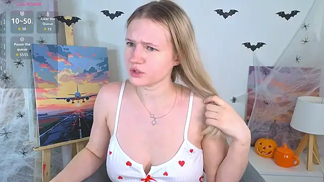 MaydaFoulk online show from October 22, 2025, 1:05 am