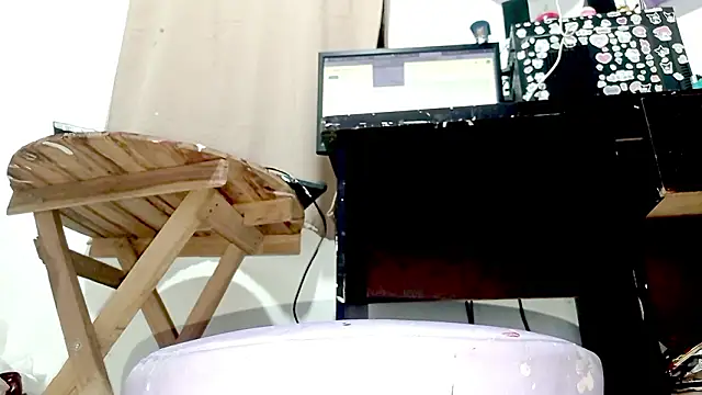 PetiteIvoryQueen19 online show from March 19, 2026, 1:27 am