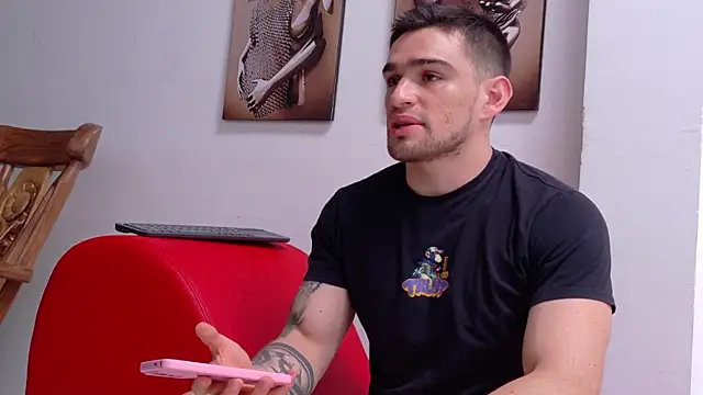 Sexy Alejandro  online show from April 1, 2026, 7:33 pm