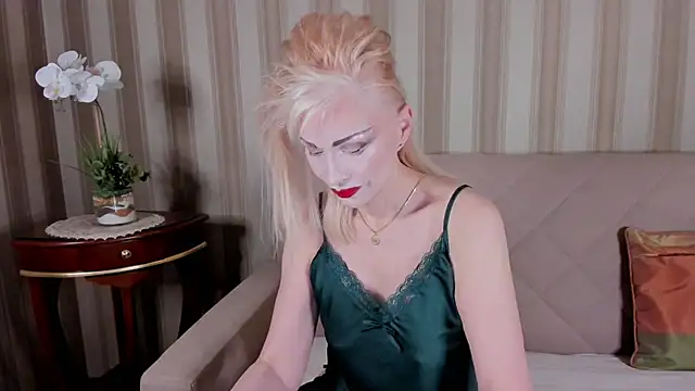 Rita Farel online show from December 15, 2025, 9:53 pm