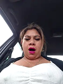 Snapshot of Laura-Hernandez chatting on November 28, 2025, 3:01 pm Laura-Hernandez online show from November 28, 2025, 3:01 pm