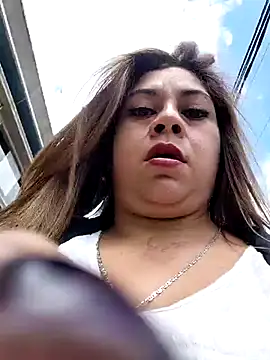 Snapshot of Laura-Hernandez chatting on November 18, 2025, 4:21 pm Laura-Hernandez online show from November 18, 2025, 4:21 pm