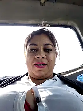 Snapshot of Laura-Hernandez chatting on December 19, 2025, 3:03 pm Laura-Hernandez online show from December 19, 2025, 3:03 pm