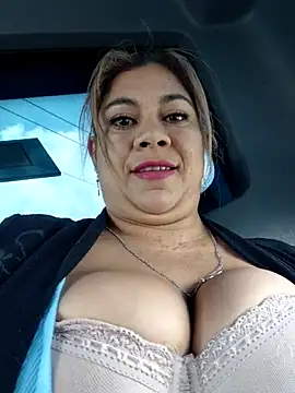 Snapshot of Laura-Hernandez chatting on December 18, 2025, 3:16 pm Laura-Hernandez online show from December 18, 2025, 3:16 pm