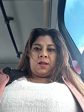 Snapshot of Laura-Hernandez chatting on October 25, 2025, 3:01 pm Laura-Hernandez online show from October 25, 2025, 3:01 pm