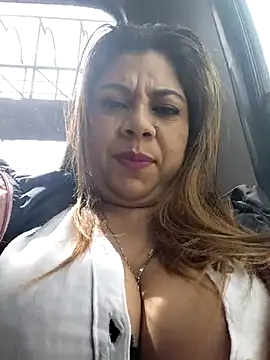 Snapshot of Laura-Hernandez chatting on October 29, 2025, 2:27 pm Laura-Hernandez online show from October 29, 2025, 2:27 pm