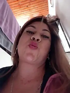 Snapshot of Laura-Hernandez chatting on March 3, 2026, 3:41 pm Laura-Hernandez online show from March 3, 2026, 3:41 pm