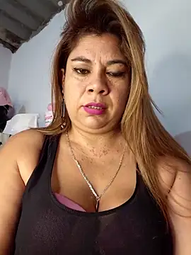 Snapshot of Laura-Hernandez chatting on October 26, 2025, 3:01 pm Laura-Hernandez online show from October 26, 2025, 3:01 pm