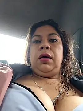 Snapshot of Laura-Hernandez chatting on February 3, 2026, 3:17 pm Laura-Hernandez online show from February 3, 2026, 3:17 pm