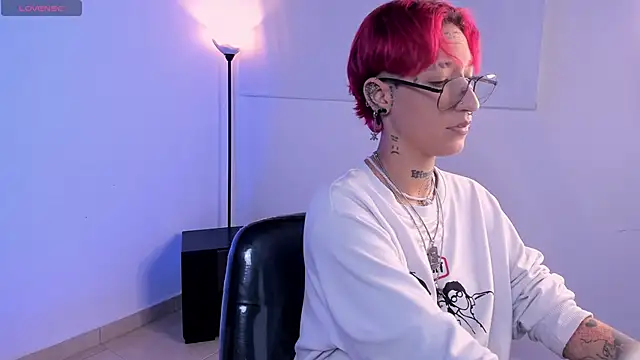 ravengreen  online show from January 21, 2025, 9:04 pm