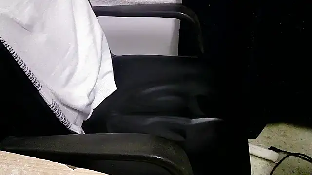 holdmycock14 online show from December 1, 2025, 3:24 pm