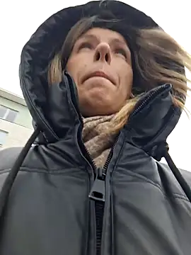 YourJuliena online show from January 13, 2025, 12:35 pm