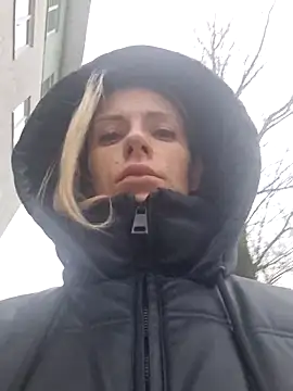 YourJuliena online show from January 12, 2025, 12:23 pm