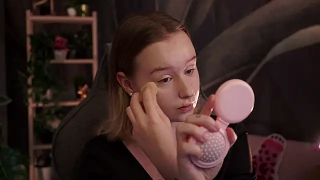 Snapshot of AdeleLoomis chatting on October 12, 2025, 2:13 am AdeleLoomis online show from October 12, 2025, 2:13 am