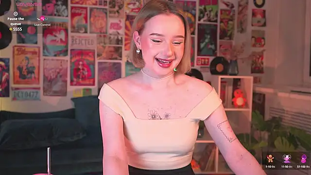 Snapshot of AdeleLoomis chatting on February 20, 2025, 2:18 am AdeleLoomis online show from February 20, 2025, 2:18 am