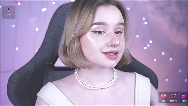 Snapshot of AdeleLoomis chatting on February 8, 2025, 8:21 pm AdeleLoomis online show from February 8, 2025, 8:21 pm