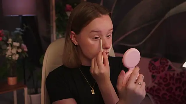 Snapshot of AdeleLoomis chatting on October 5, 2025, 2:13 am AdeleLoomis online show from October 5, 2025, 2:13 am