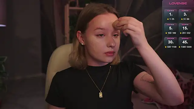 Snapshot of AdeleLoomis chatting on October 4, 2025, 2:24 am AdeleLoomis online show from October 4, 2025, 2:24 am