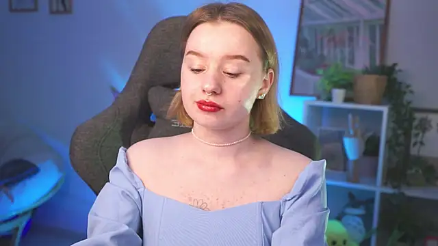 Snapshot of AdeleLoomis chatting on March 12, 2025, 2:09 am AdeleLoomis online show from March 12, 2025, 2:09 am