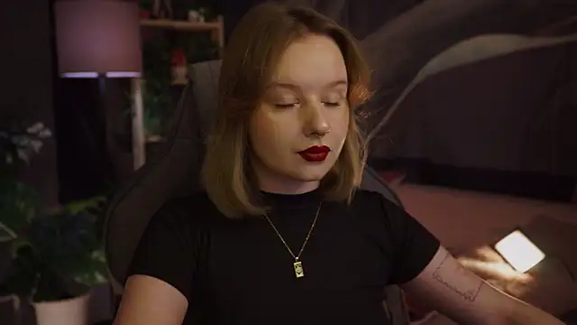 Snapshot of AdeleLoomis chatting on November 8, 2025, 2:04 am AdeleLoomis online show from November 8, 2025, 2:04 am