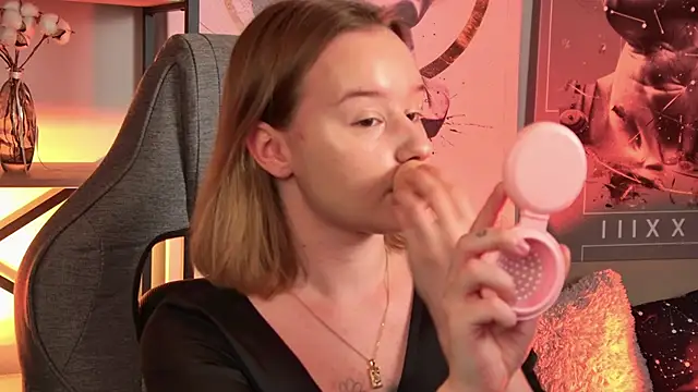 Snapshot of AdeleLoomis chatting on October 25, 2025, 2:22 am AdeleLoomis online show from October 25, 2025, 2:22 am