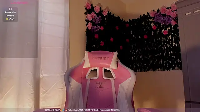 sweetieandjuicyy online show from June 17, 2026, 7:13 pm