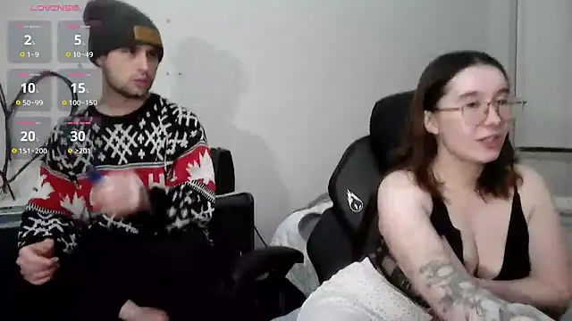 Kinkycouple1789 online show from December 27, 2024, 9:17 am