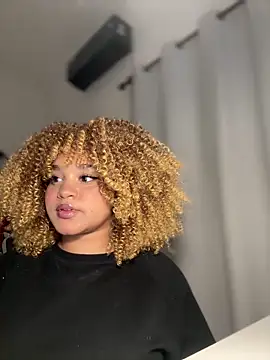 Snapshot of Lucy_wilson5 chatting on March 1, 2026, 2:44 am Lucy wilson5 online show from March 1, 2026, 2:44 am